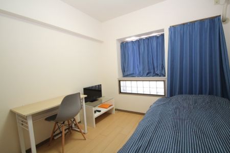 ピュアドーム天神アクロス　A